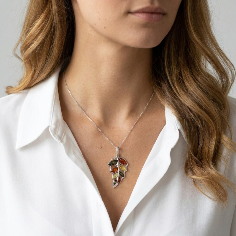 Pendentif Feuille Ambre Multicolore et Argent 925 porté