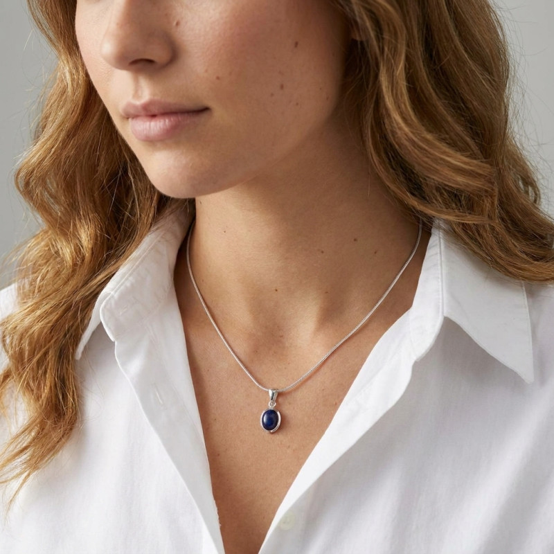 Pendentif Lapis Lazui Ovale 9x7mm en Argent 925 porté