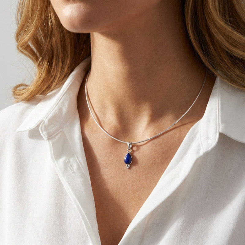 Pendentif Lapis Lazuli Poire 7x5mm en Argent 925 porté
