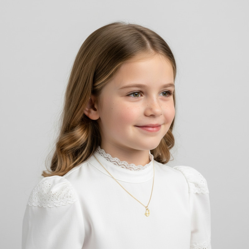 Pendentif Lettre G - Initiale G et coeur  en Or Jaune 750   porté