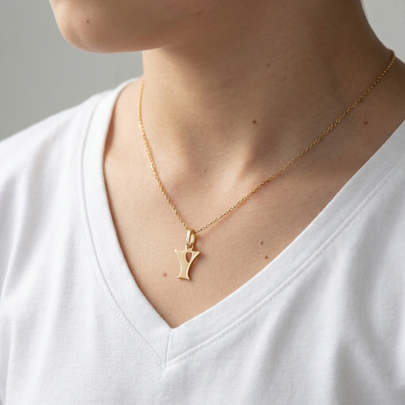 Pendentif Lettre Y / Initiale Y en Or Jaune 375 porté