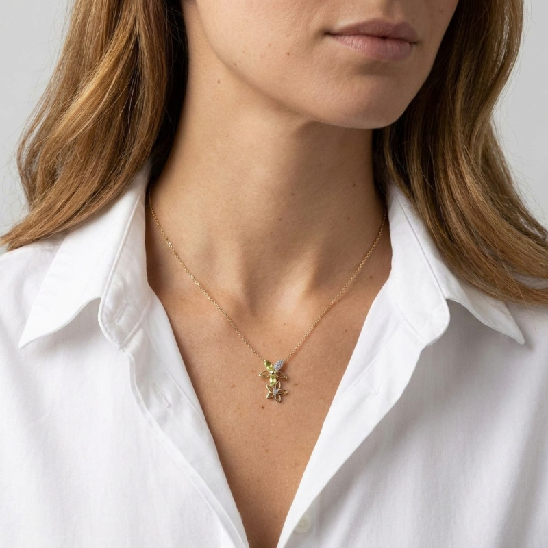 Pendentif Motif Fleurs Or Jaune 375 Péridot et Diamant porté