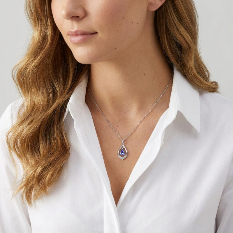 Pendentif or blanc 375 Tanzanite poire 6x4 et diamant porté