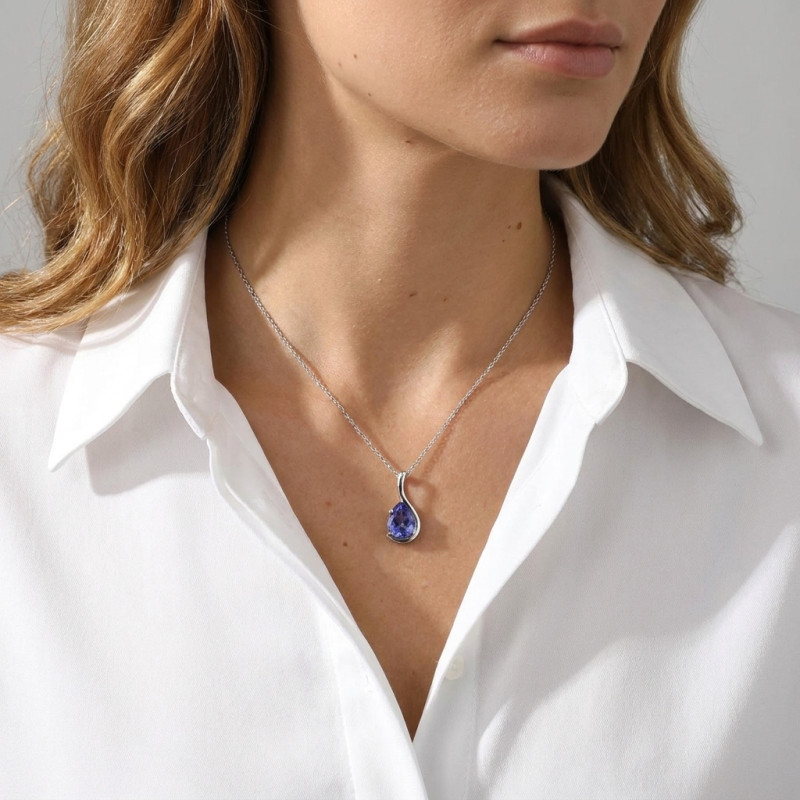 Pendentif Or blanc 750 Tanzanite AAA poire 10x7mm porté