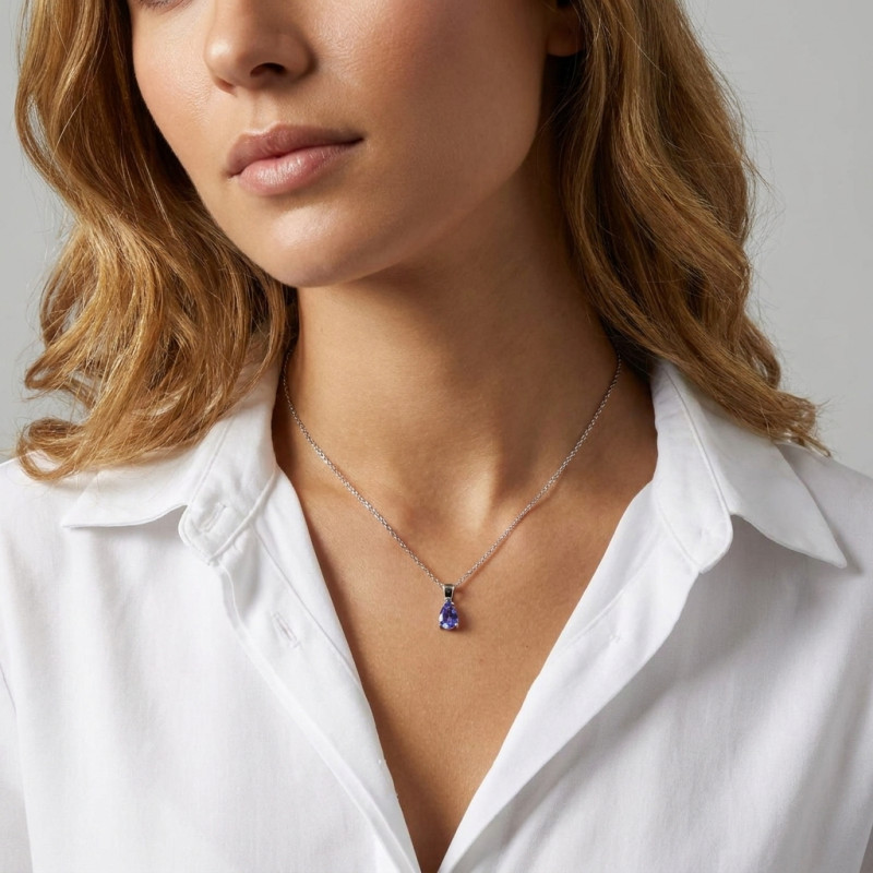 Pendentif Or Blanc 750 Tanzanite Poire 7x5mm porté