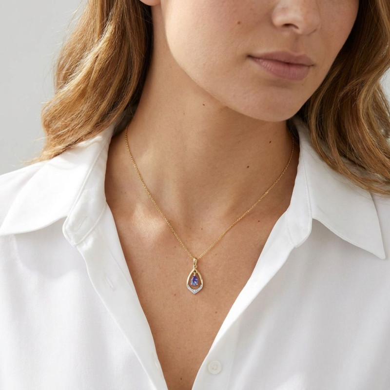 Pendentif Or Jaune 375 Tanzanite poire 6x4 et diamants porté