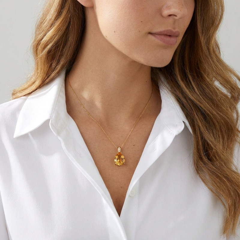 Pendentif Or Jaune 750  Citrine poire 16x12mm et diamants porté