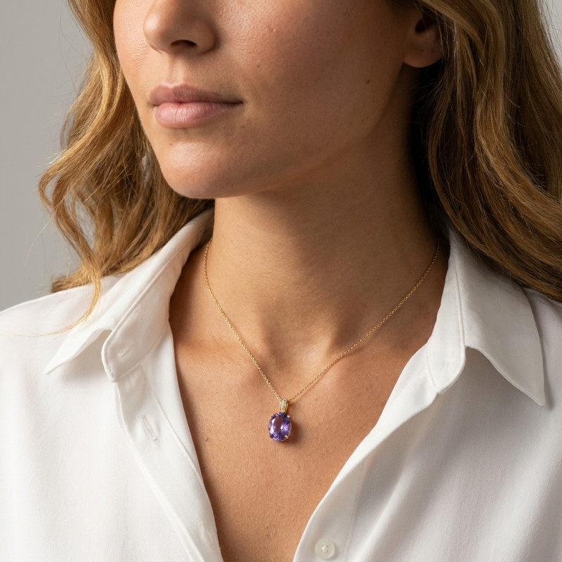 Pendentif Or Jaune 750  Tanzanite Ovale 10x8mm et diamants porté