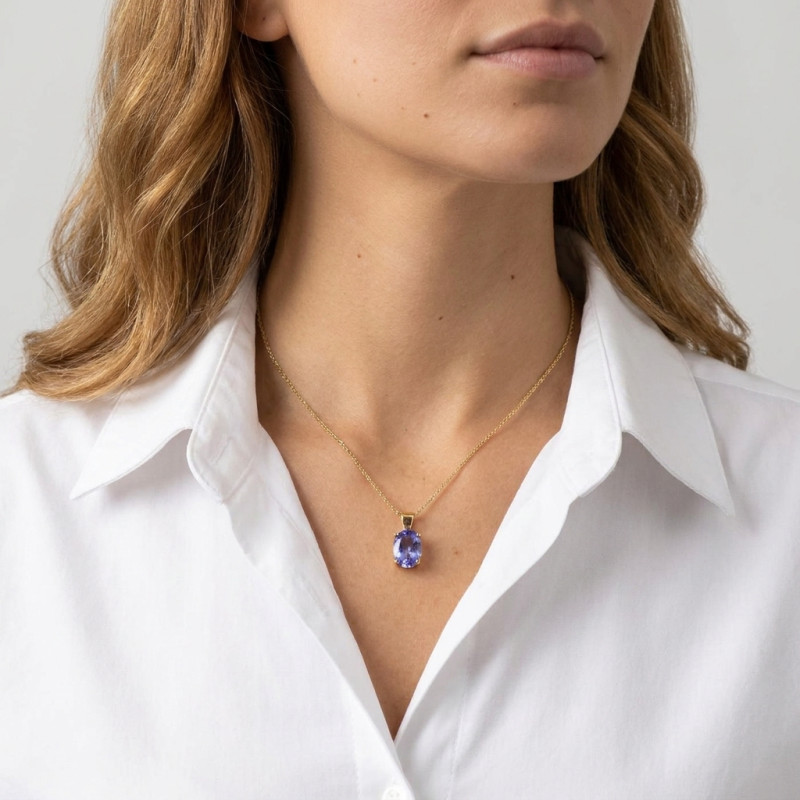 Pendentif Or Jaune 750 Tanzanite Ovale 10x8mm porté