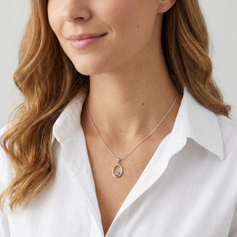Pendentif Ovale Argent et 3  Améthystes porté