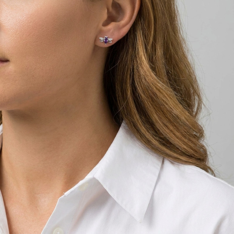 Puces d'oreilles Abeilles Or Blanc 375 Améthyste et Diamant porté