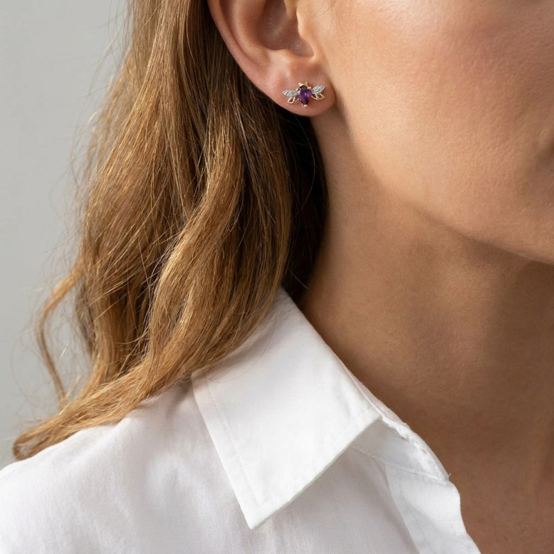 Puces d'oreilles Abeilles Or Jaune 375 Améthyste et Diamant porté