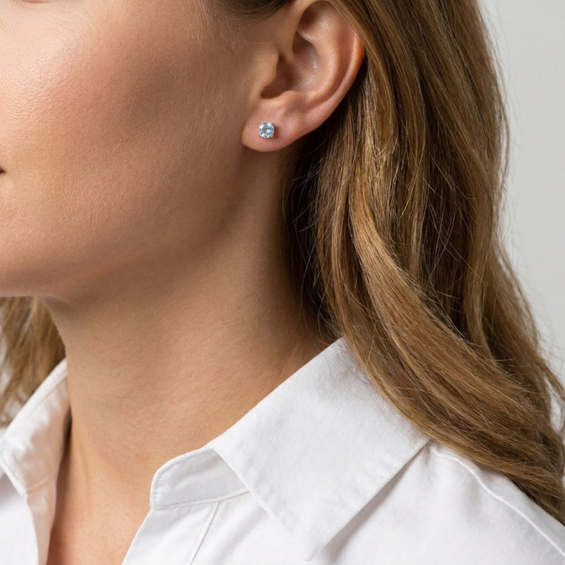Puces d'oreilles Argent Topaze Bleue traitée 4mm porté