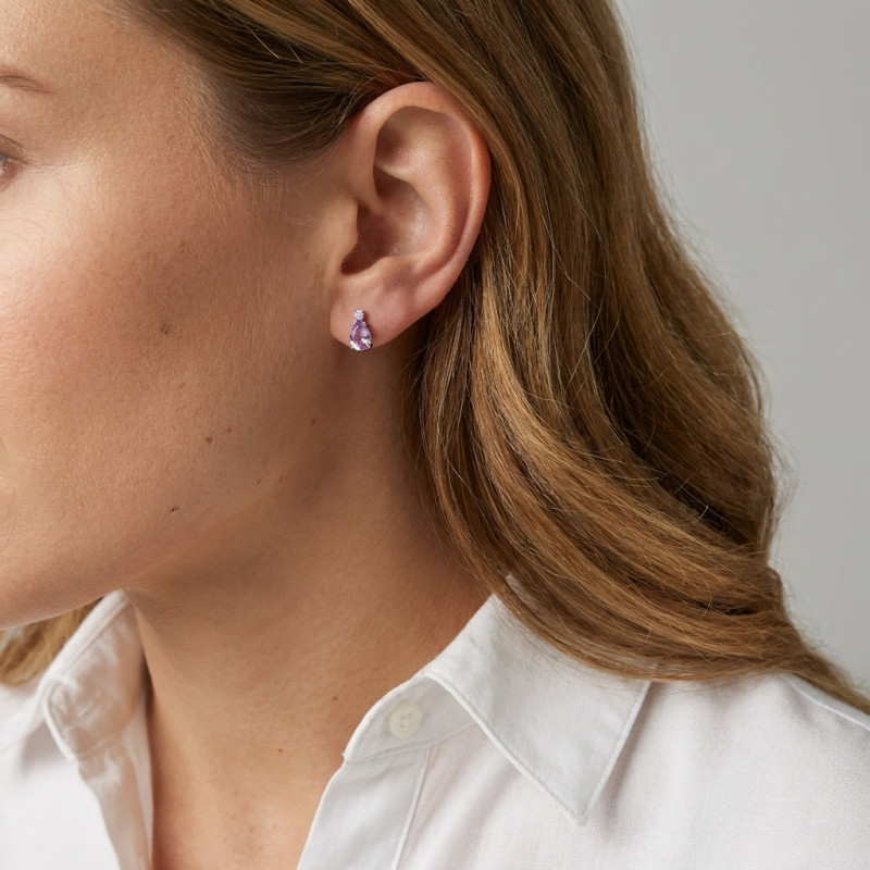 Puces d'oreilles Or Blanc 750 Améthyste Poire 6x4mm et Oxyde de zirconium porté