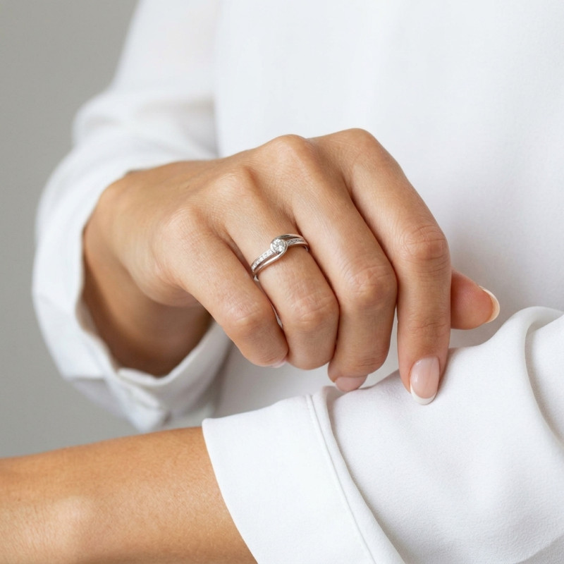 Solitaire Or Blanc Diamant porté