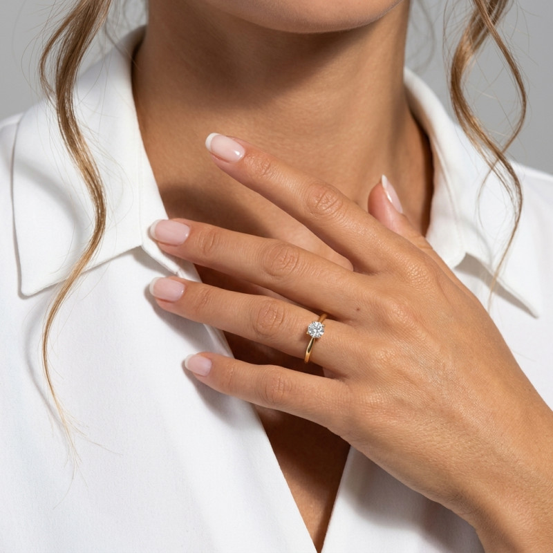 Solitaire Or Jaune 750 Diamant 0.60 carat porté