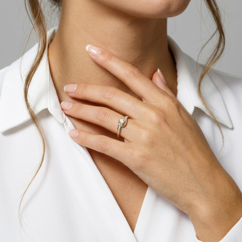 Solitaire Tourbillon Or Jaune Diamant porté
