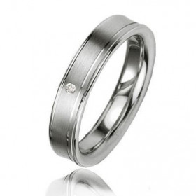 Alliance Prestige en Argent 925 Platin&eacute;. Largeur : 4.5mm. Poids Diamant : 0,01 carats. Qualit&eacute; Diamant : HSI