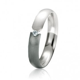 Alliance prestige en Or 750.. Largeur de l'alliance: 4mm. Epaisseur du corps : 1.6 mm. Poids diamant : 0.02 carat. Qualit&...