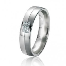 Alliance prestige en Or 750.. Largeur de l'alliance: 5mm. Epaisseur du corps : 1.6 mm. Poids diamant : 0.06 carat. Qualit&...