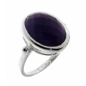 Bague style intemporel sertie d une pierre ovale La pierre varieté Améthyste est taillée d une manière très originale (tai...