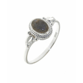 Bague une monture très travaillée cette jolie petite bague est sertie d une pierre ovale La pierre est taillée cabochon , ...
