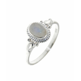 Bague une monture très travaillée cette jolie petite bague est sertie d une pierre ovale La pierre est taillée cabochon , ...