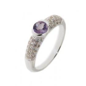 Bague Argent 925 Améthyste Pierre centrale 5 mm diamètre Pavage d oxydes zirconium sur les cotés Largeur sur doigt (vue de...