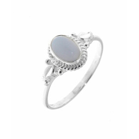 Bague une monture très travaillée cette jolie petite bague est sertie d une pierre ovale La pierre est taillée cabochon , ...