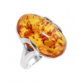 Bague en argent avec une ambre ovale de 12x20mm. Ambre de couleur cognac