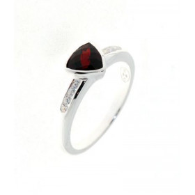 Bague Argent 925 Grenat sertie d une pierre taille trillion 7 x 7 mm d oxydes zirconium Largeur sur doigt (vue dessus) : 7...