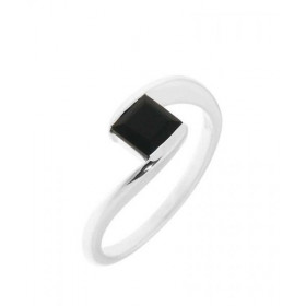 Bague Onyx en Argent. Monture croisée sertie d'une pierre carrée de 5mm. Sertissage demi clos. Largeur de la monture (sur ...