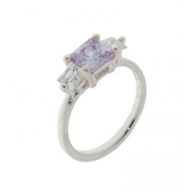 Bague Oxyde de Zirconium, monture en Argent 925. 1 Oxyde violet carré de 6x6mm entouré de 2 Oxydes blancs carrés de 4x4mm....