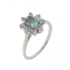 Bague Oxyde Zirconium, monture Argent 925 Oxyde bleu 7x5mm entouré 8 oxydes blancs 2.5mm diamètre Dimensions du motif : 14...
