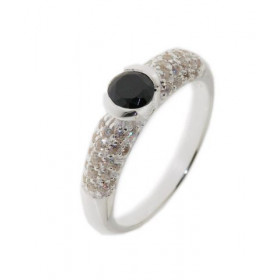 Bague Argent 925 Oxyde Zirconium Pierre centrale 5 mm diamètre Pavage d oxydes zirconium sur les cotés Largeur sur doigt (...