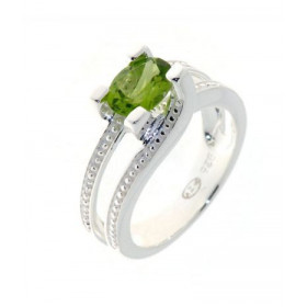 Bague Argent 925 Péridot sertie d une pierre ovale 8 x 6 mm Largeur sur doigt (vue dessus) : 9.5 mm 