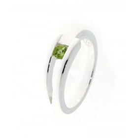 Bague Argent 925 Péridot sertie d une pierre 3.5 mm Largeur sur doigt (vue dessus) : 7mm 