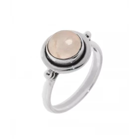 Bague Argent 925 et Quartz Rose. Cette bague Quartz Rose est sertie d'une pierre ronde. La pierre est taillée à cabochon e...