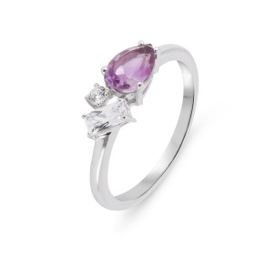 Bague Argent Rhodié 925 composé d une améthyste forme poire 5x7mm, un oxyde zirconium rectangulaire 2,5x5mm un oxyde 2mm d...