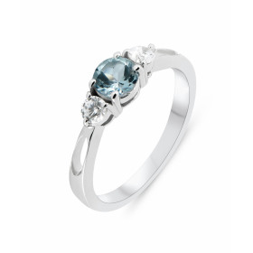  Bague Argent Rhodié Topaze Bleue Ronde 5mm Oxyde Bague type solitaire épaulé sertie d une pierre ronde 5mm deux oxydes ro...