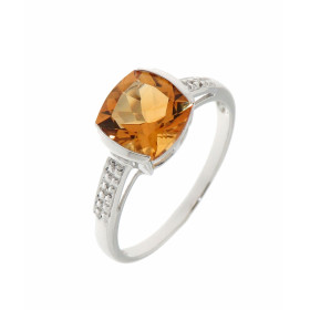 Bague Citrine et Diamant en Or Blanc 375. Cette bague en Or 375 est sertie d&#39;une Citrine taille coussin. La pierre mes...