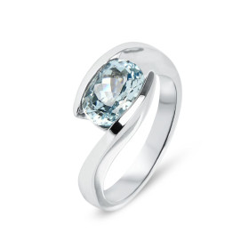  Bague Or Blanc sertie d une Aigue Marine ovale 9x7mm (1,6 carat) Serti demi clos Monture solitaire croisé Largeur monture...