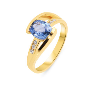  Bague Or Jaune sertie d un Saphir 8x6mm (1,5 carat) 6 diamants pour un poids total 0,10 carat Largeur monture (vue dessus...