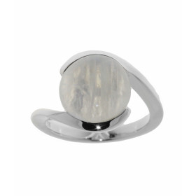 Bague style moderne sertie d une pierre ronde La pierre varieté Labradorite est taillée cabochon Elle mesure 12mm diamètre...