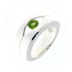 Bague Argent 925 Péridot sertie d une pierre 5 mm Largeur sur doigt (vue dessus) : 10 mm 