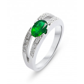  Bague Or Blanc 750 sertie d une Emeraude AAA ovale 7x5mm diamants Emeraude ovale mesurant 7x5mm (0.8 carat) Entourage com...