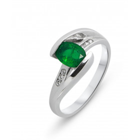  Bague Or Blanc sertie d une émeraude ovale 7x5mm (0,8 carat) 6 diamants 1,3mm diamètre pour un poids total 0,06 carat Lar...