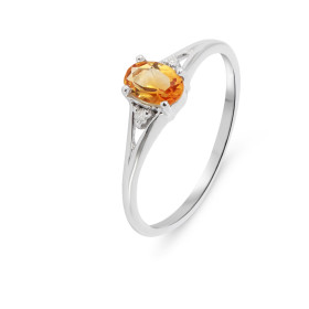 Bague Or Blanc 375 Citrine Ovale 6x4mm diamant Cette bague est composée : 1 Citrine Ovale 0.5 carat sertie à griffes 2 Dia...