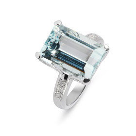  Bague Or Blanc 750 Aigue Marine Rectangulaire 14x10mm Diamant Cette bague est sertie d une Aigue marine rectangulaire Son...