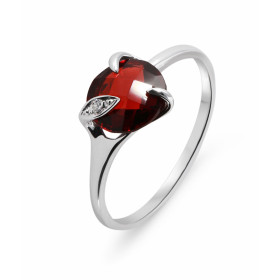 Bague Or Blanc 750 sertie d un Grenat rond 8mm Une des 3 griffes est sertie d un diamant 1,2mm Sertiisage à griffes pour p...